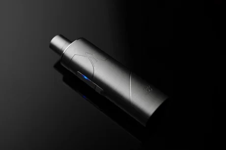 スタイリッシュな最新型電子タバコデバイスのアップ